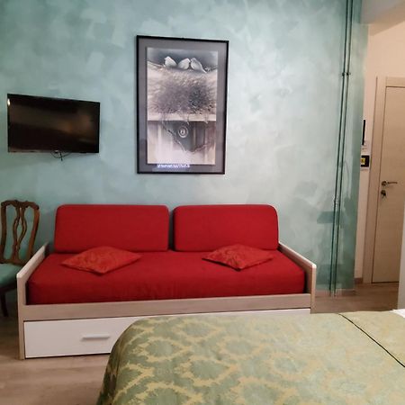 לידו די אוסטיה Annadia Sweet Home B&B חדר תמונה