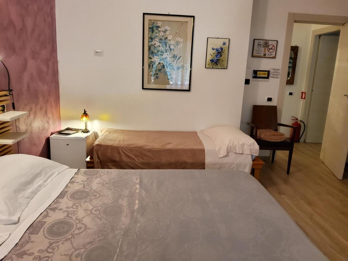 לידו די אוסטיה Annadia Sweet Home B&B מראה חיצוני תמונה