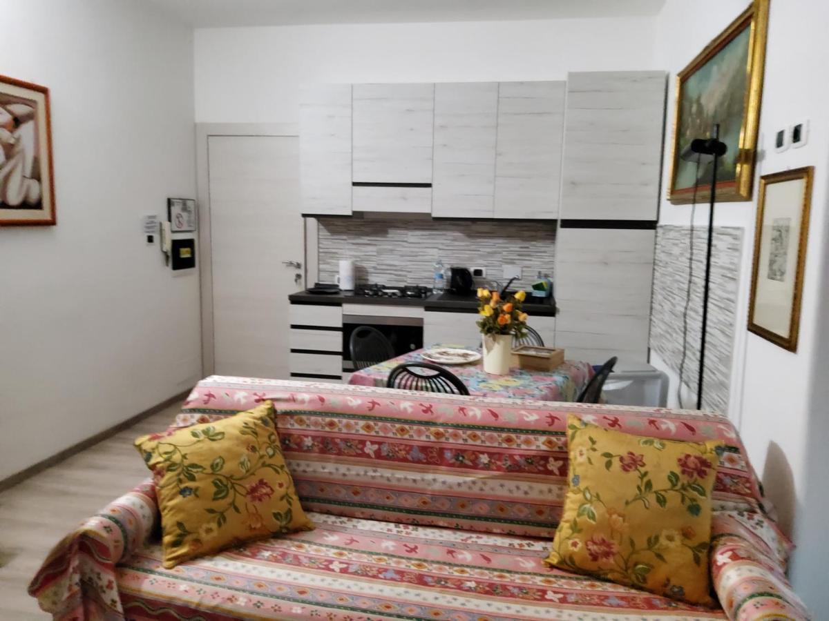 לידו די אוסטיה Annadia Sweet Home B&B מראה חיצוני תמונה